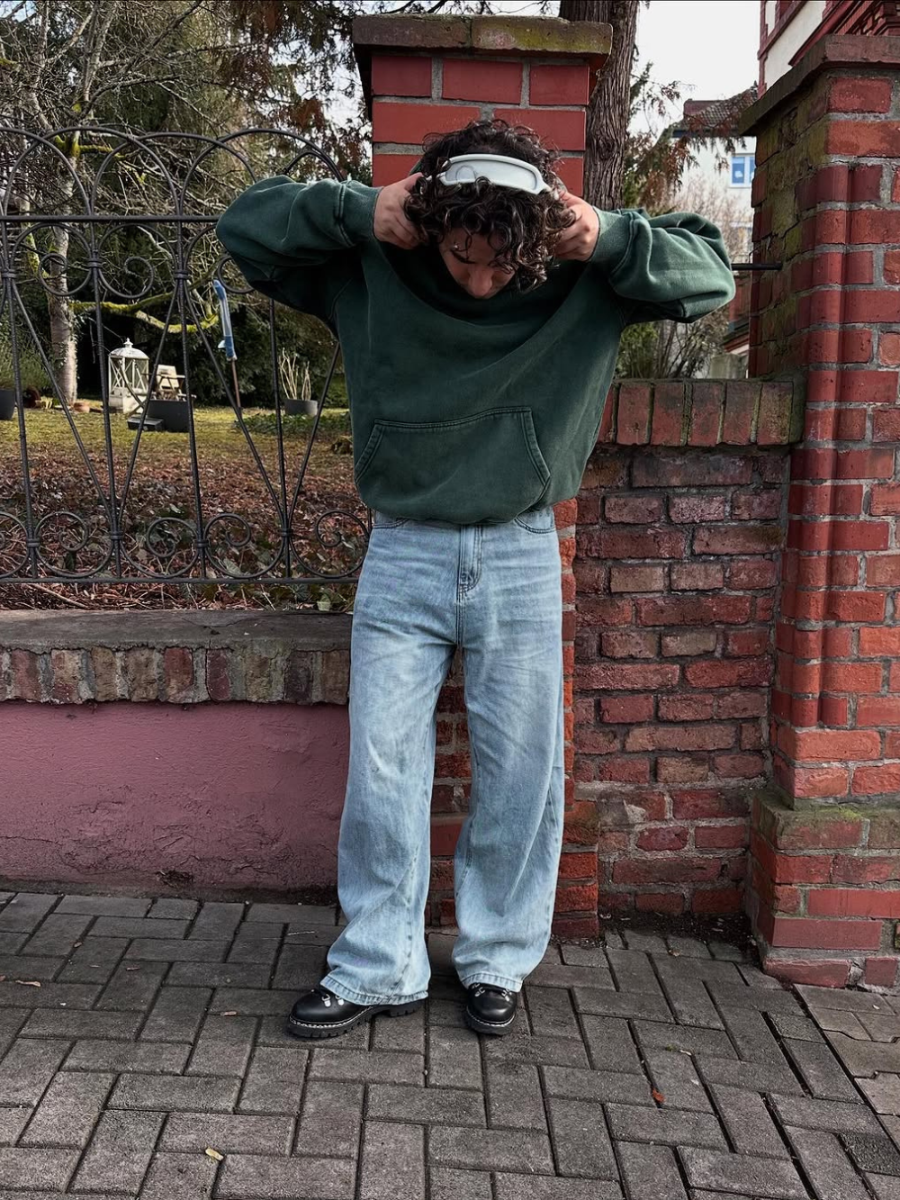 ESSENTIAL WASHED HOODIE