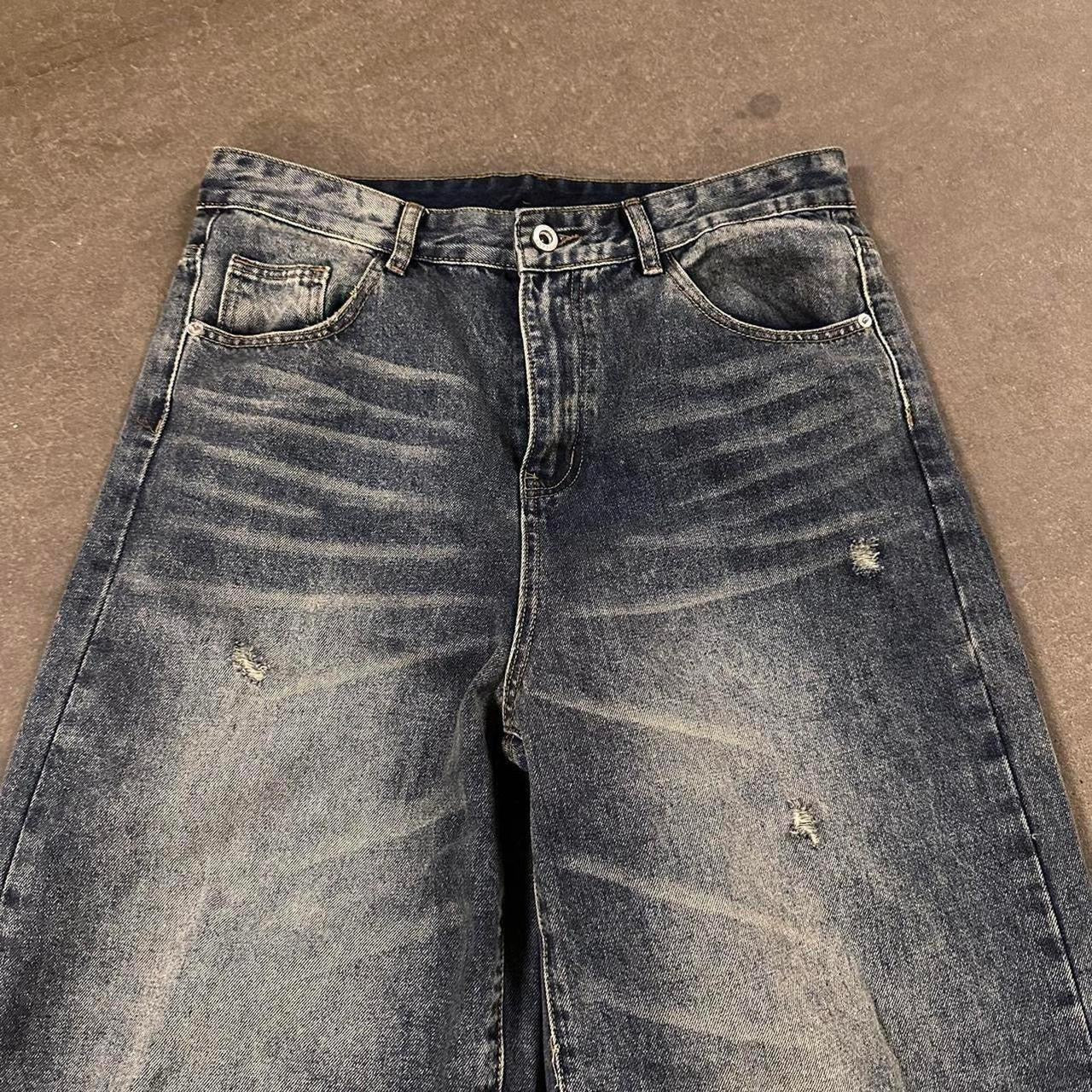 DISTRESSED DENIM